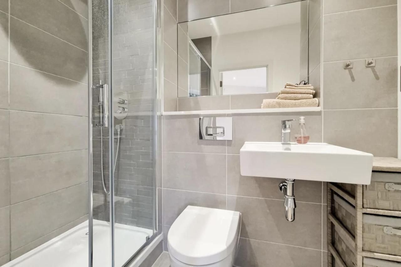 Luxury 2 Bed 2 Bath With Balcony New Build Apartment *South Central London* Esterno foto